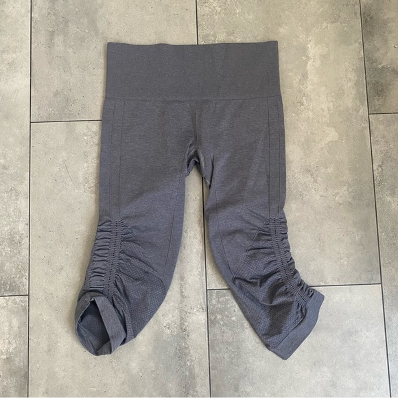 Lululemon in The flow crop gray leggings size 4 - Picture 2 of 6